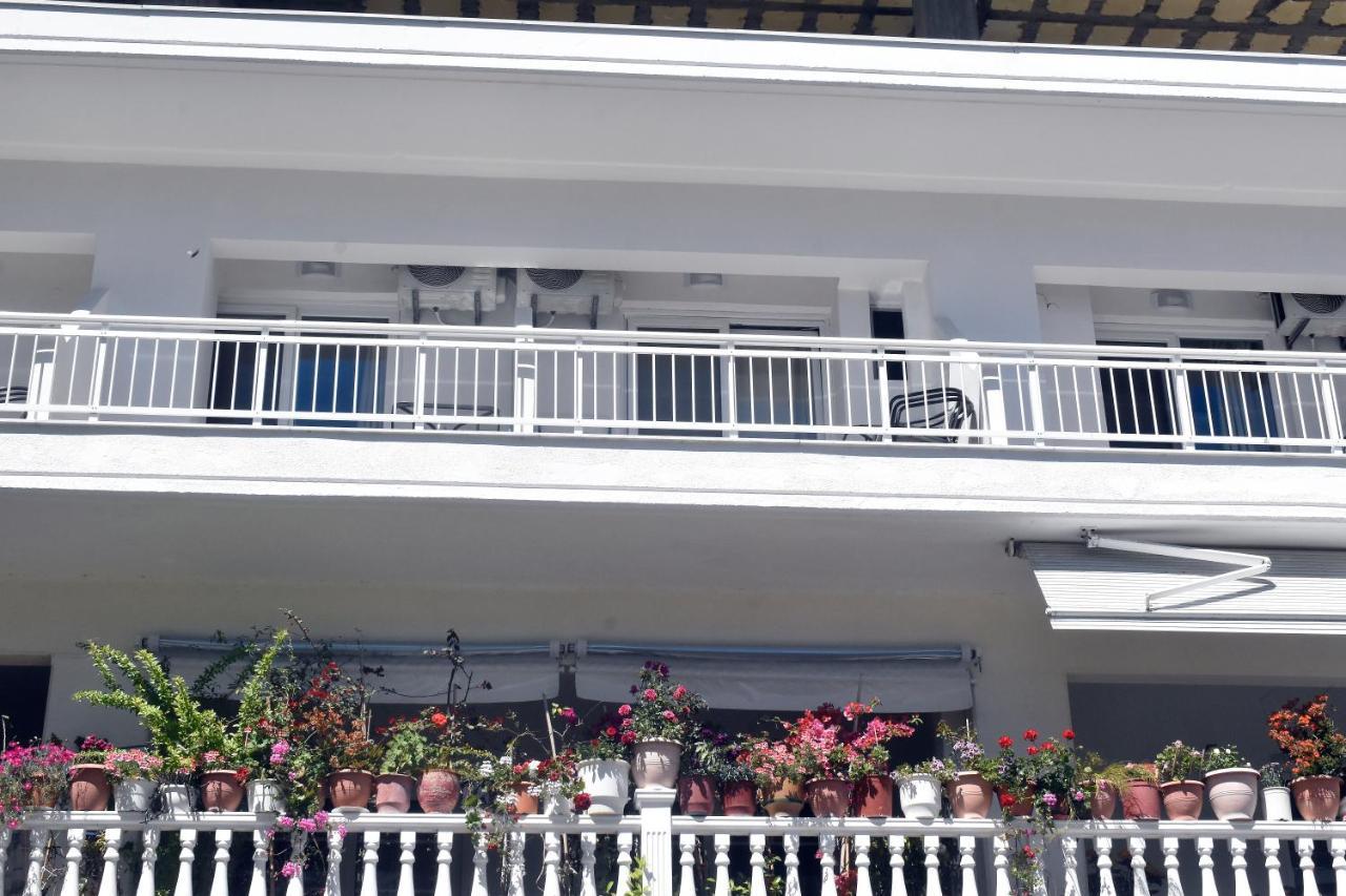 Giorgos-Fenia Apartments Paralia Katerinis Bagian luar foto